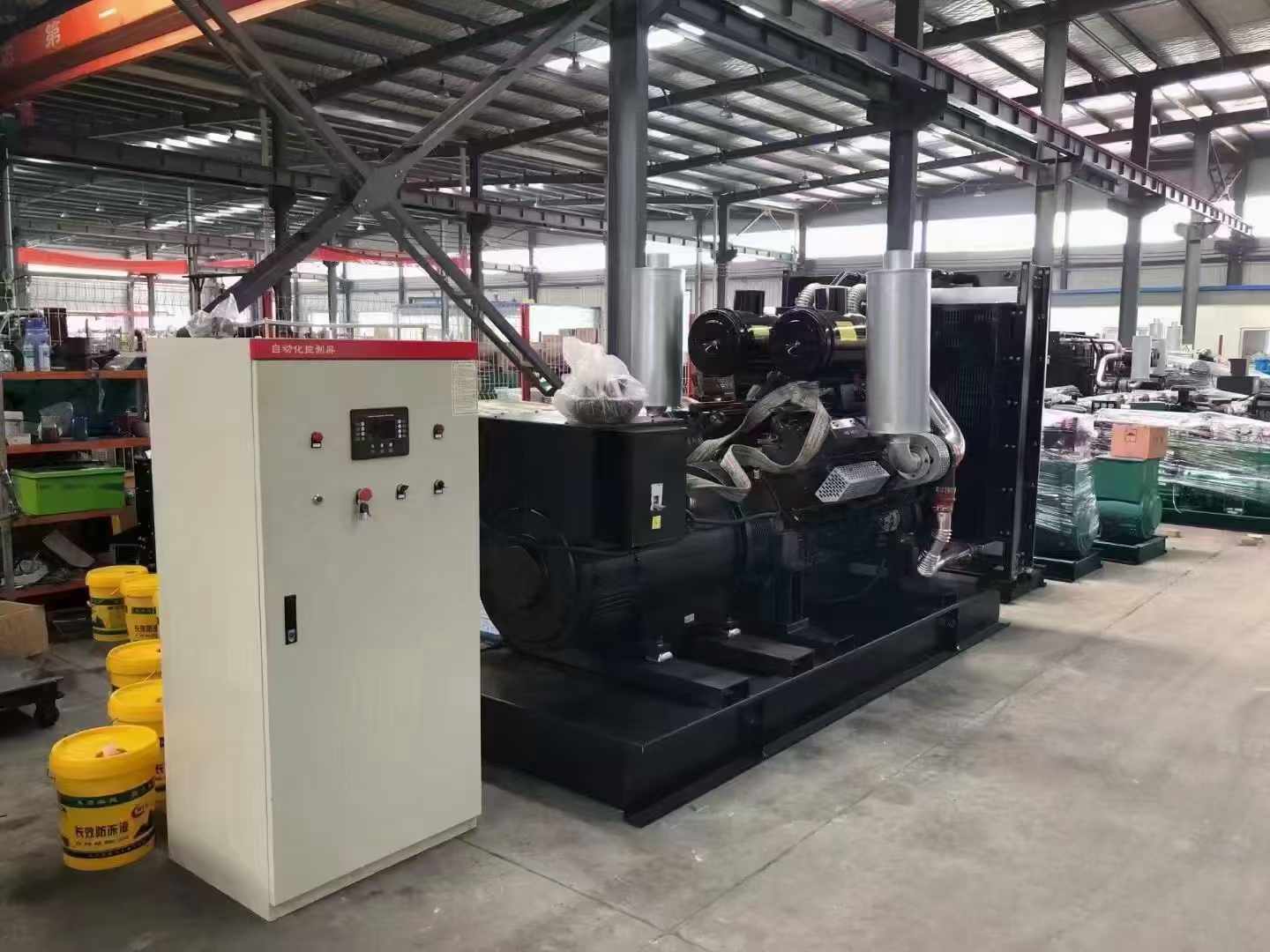 马尾柴油发电机运行时的噪音和振动水平如何？